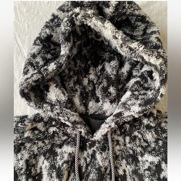NWOT Athleta Tugga Sherpa Jacquard Hoodie Size Small - Picture 11 of 11